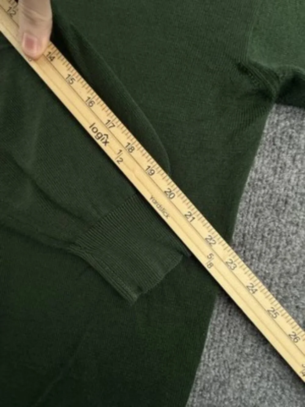Burberry Long Sleeve Pullover V-Neck Green 9 Mens Logo Sweater Solid Knit Adult